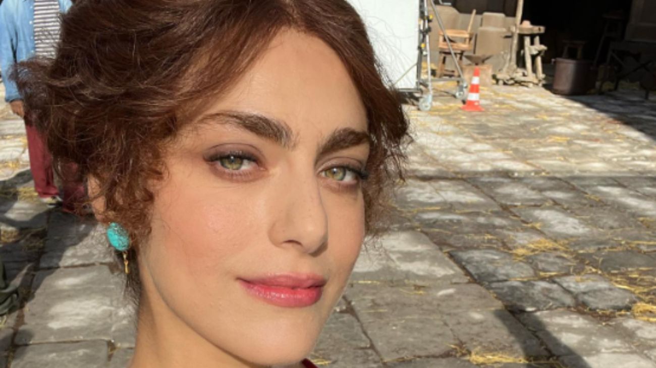 I Leoni di Sicilia, cambio look per Miriam Leone: foto inedite dal set