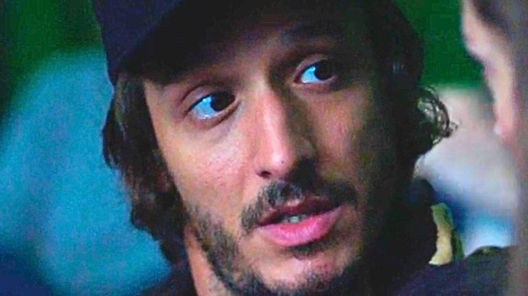 Stasera su RaiPlay, Dario Aita è lontanissimo dal suo Battiato: guardatelo in questo film che incanta in soli 25 minuti