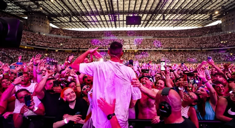 Gabry Ponte fa la storia: secondo San Siro sold out, reunion con gli Eiffel 65 e duetti con Jovanotti e Salmo