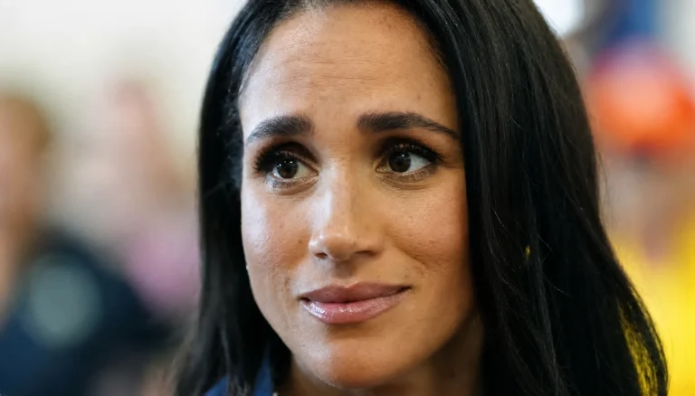 Harry e Meghan tornano a Londra con Archie e Lilibet: William sbarra la porta, Carlo apre Buckingham