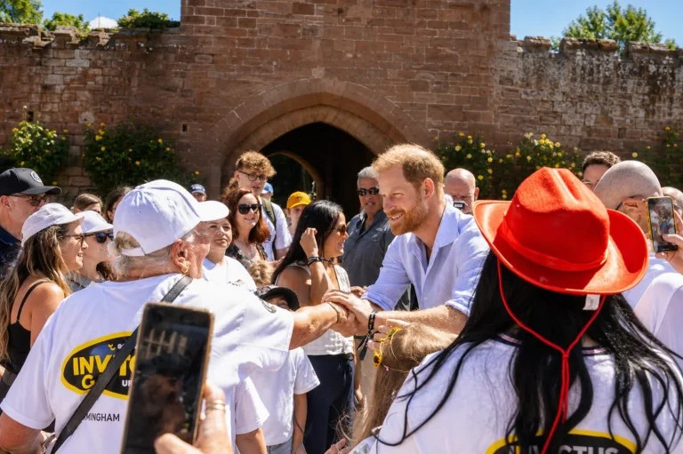 Harry e Meghan verso il Regno Unito: ma la casa che li aspettava non c'è più
