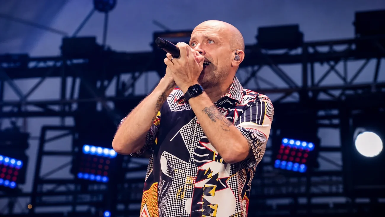 Max Pezzali a San Siro, dietro l’abbraccio con Repetto una storia più complicata di quanto sembri