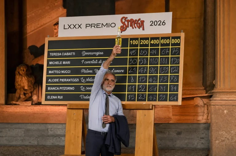 Premio Strega, Michele Mari vince nonostante lo scandalo Murgia: ecco cosa è successo davvero sul van