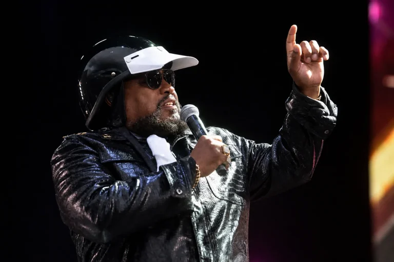 Victor Willis, morto a 74 anni il poliziotto dei Village People: la voce di Y.M.C.A. se ne va alla vigilia del compleanno