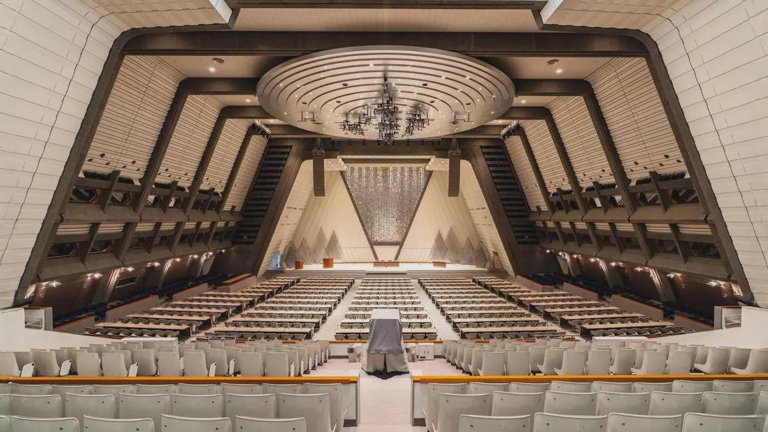 Centro Congressi Internazionale di Kyoto: la sala di cemento senza angoli retti che battezzò un trattato