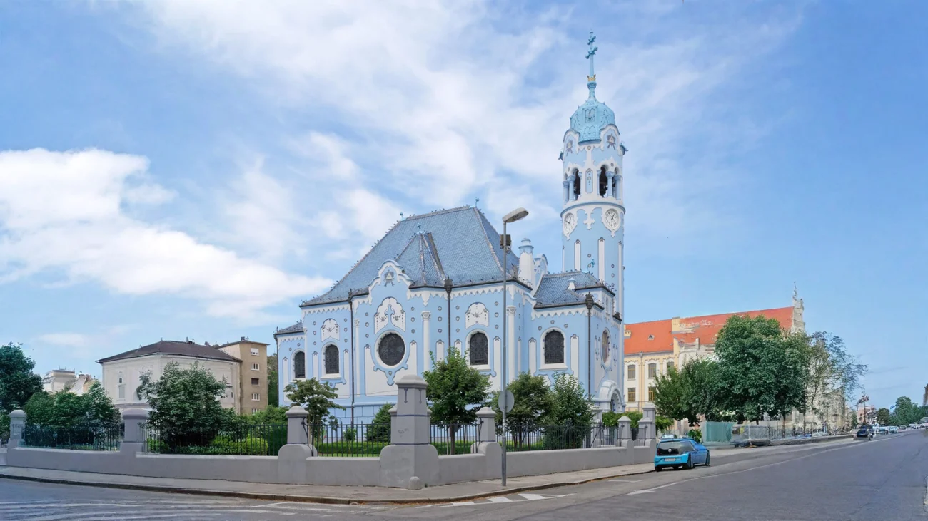 Chiesa Blu di Bratislava: il colore che all'origine non c'era e l'ultimo capolavoro di Ödön Lechner