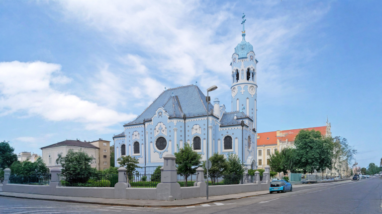 Chiesa Blu di Bratislava: il colore che all'origine non c'era e l'ultimo capolavoro di Ödön Lechner