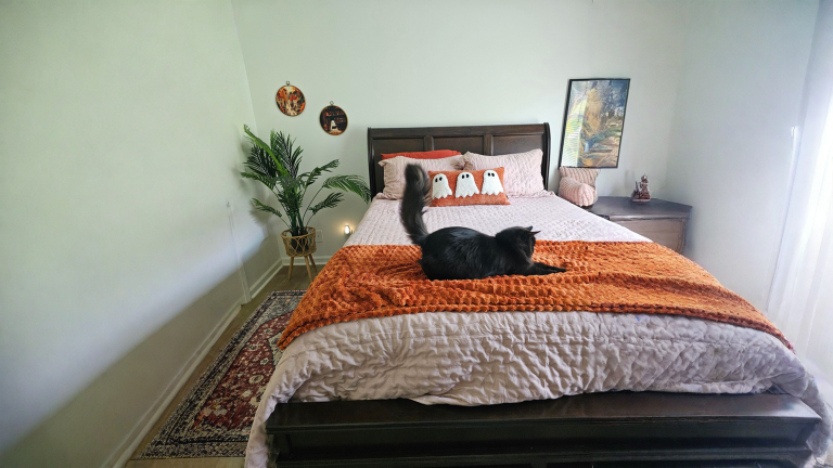 Decorazioni autunnali per la casa: il metodo dello scambio 1:1 visto in una camera da letto