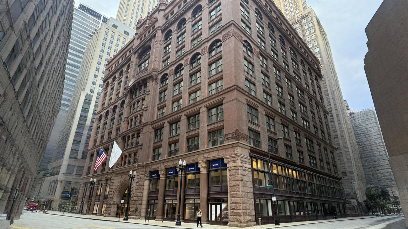 Rookery Building di Chicago: il grattacielo che porta scolpito un insulto (e la corte riscritta da Wright)
