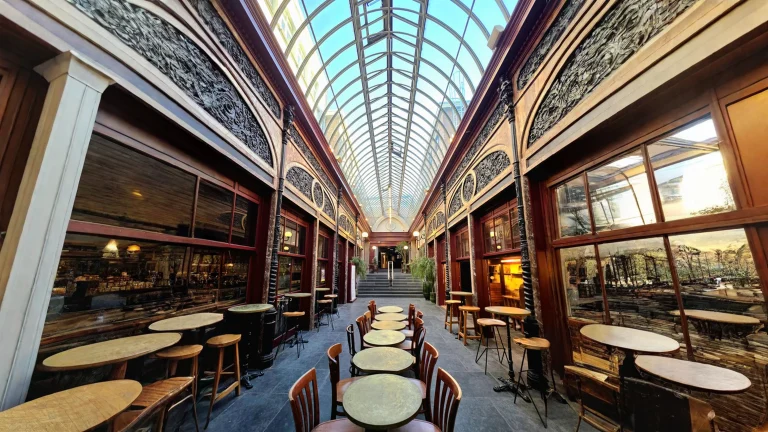 Galerie Bortier a Bruxelles: la galleria dei bouquinistes che per un secolo ha portato la firma sbagliata