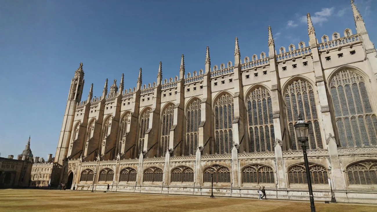 King's College Chapel di Cambridge: la storia nascosta nella riga dove la pietra cambia colore