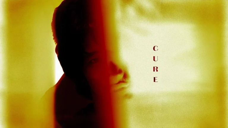 Locandina Cure 1997: perché un volto tagliato a metà racconta il film meglio di una scena