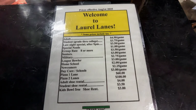 Grafica vernacolare: perché il listino fatto in casa di una bowling americana si legge a tre metri