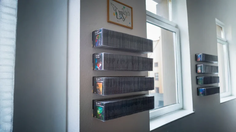 Mensola porta CD da parete: come esporre una collezione senza trasformarla in un archivio